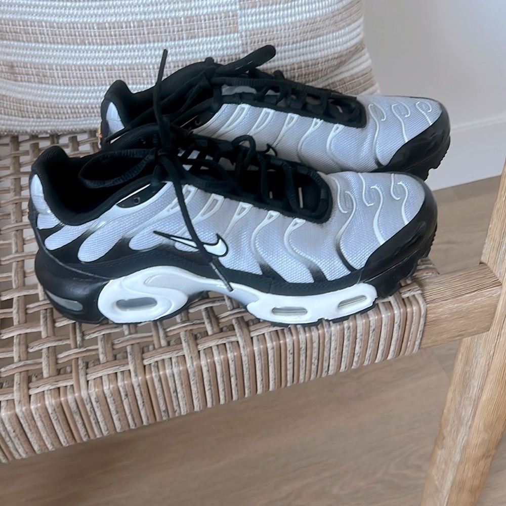 Nike AirVaporMax Plus! Perfect colors match it up with anything!Great condition